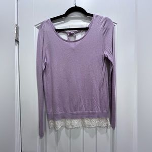 Dex lavender sweater. Size small.